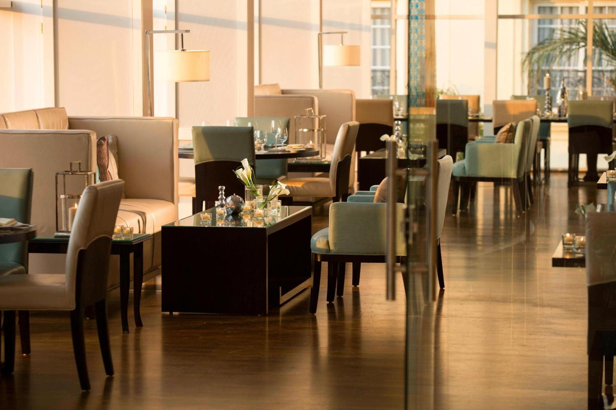 ルネッサンス カイロ ミラージュ シティ ホテル エクステリア 写真 The lounge at the airport