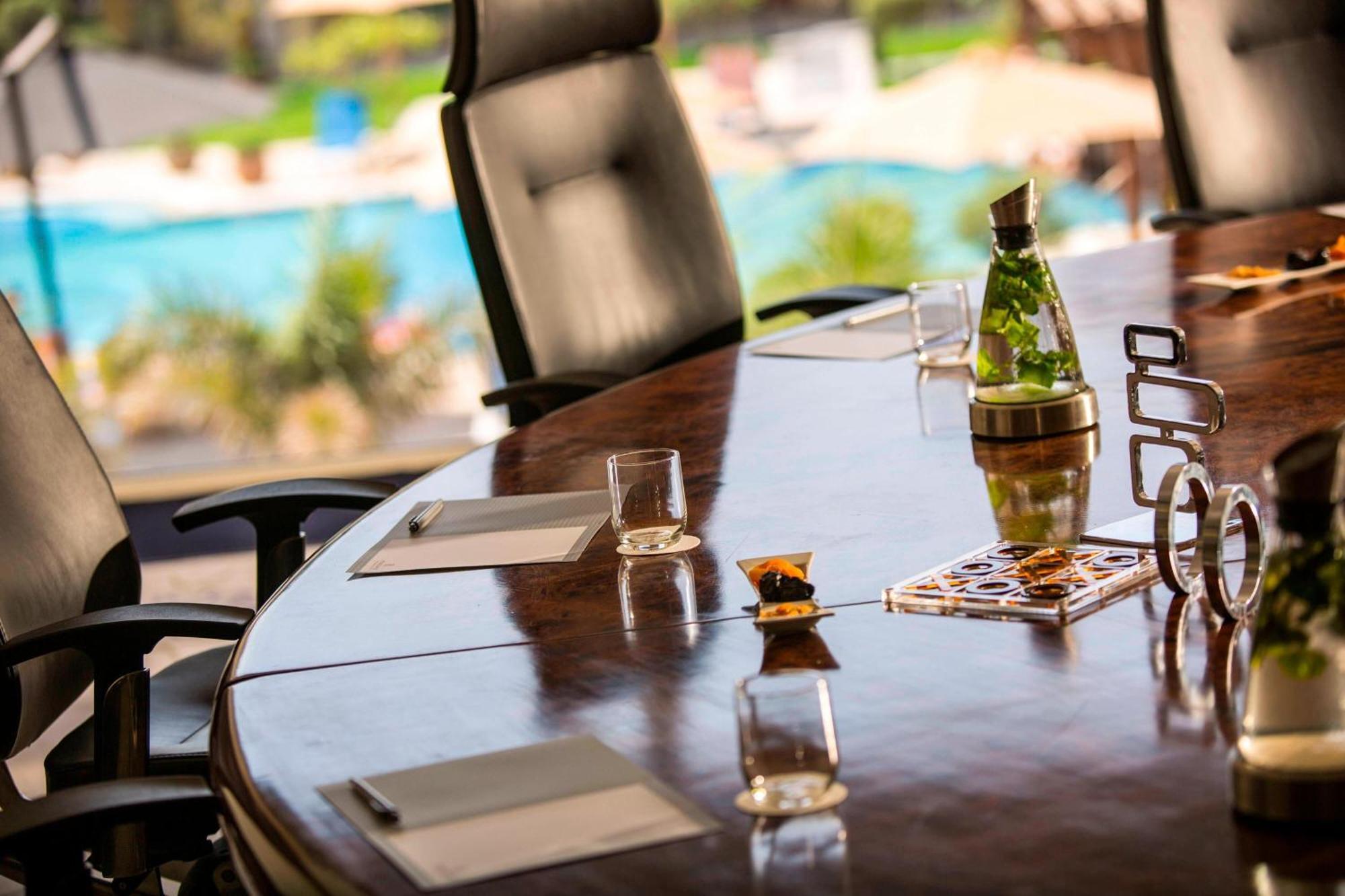 ルネッサンス カイロ ミラージュ シティ ホテル エクステリア 写真 Meeting room at the hotel