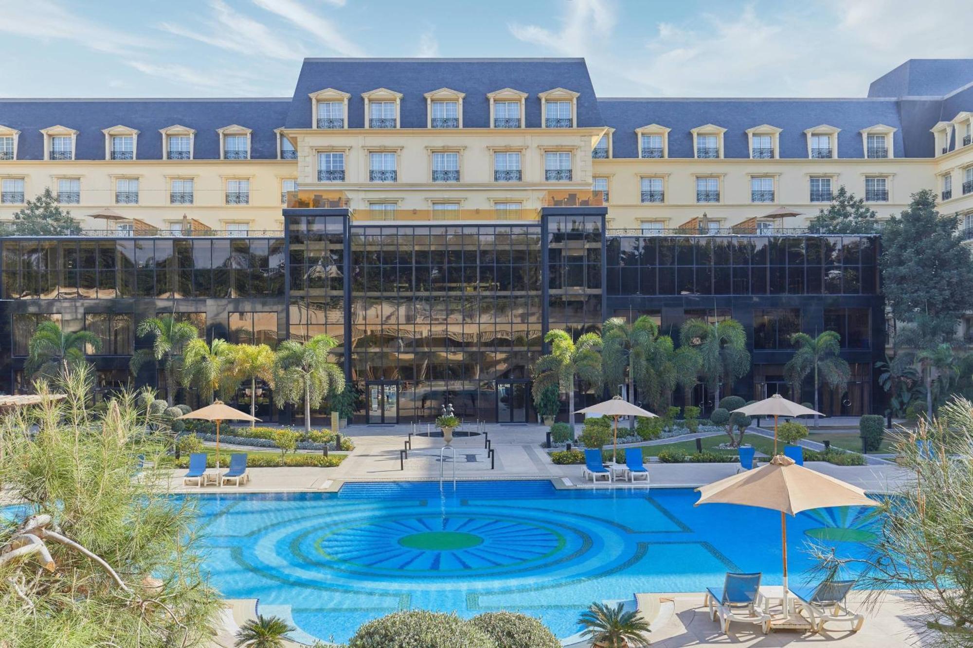 ルネッサンス カイロ ミラージュ シティ ホテル エクステリア 写真 The hotel's main entrance
