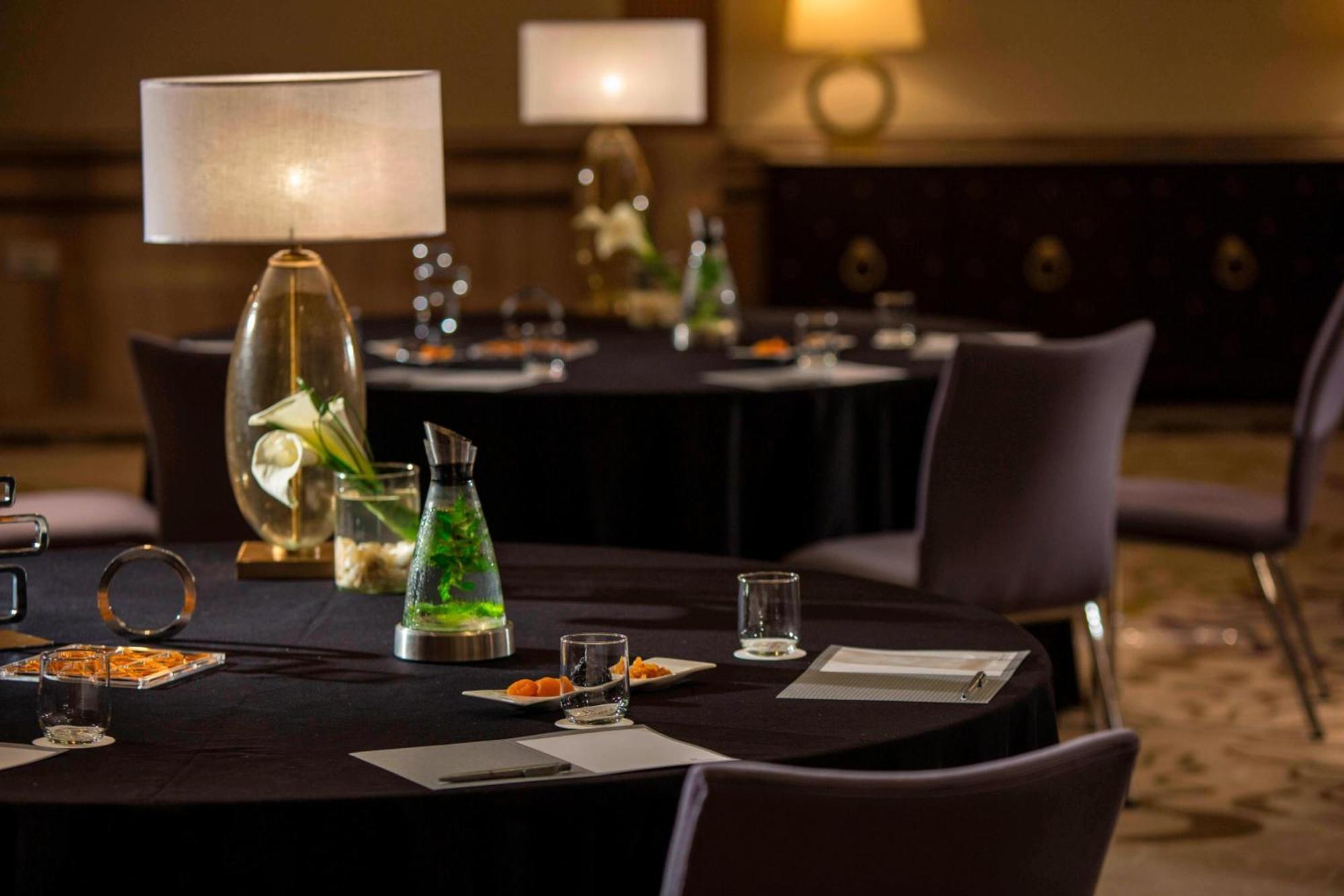 ルネッサンス カイロ ミラージュ シティ ホテル エクステリア 写真 The Westin Meeting Room